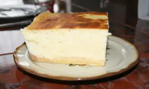 Niezawodny sernik z wiaderka: kremowy, nie opada i nie pęka!
