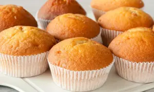 Wilgotne i puszyste muffinki, idealne na każdy dzień. Ten przepis na muffinki sprawi, że będą pyszne i domowe.