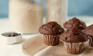 Pyszne, wilgotne i puszyste muffinki czekoladowe. Idealne na każdy dzień, gdy masz ochotę na coś słodkiego.