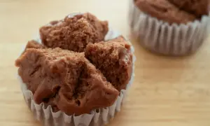 Ile piec babeczki? Sekrety puszystych muffinek bez zakalca.