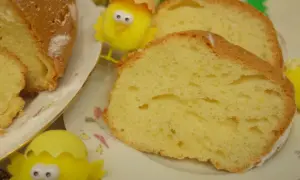 Puszysta babka z majonezem, sprawdzony przepis na wielkanocny stół. Idealna na święta!