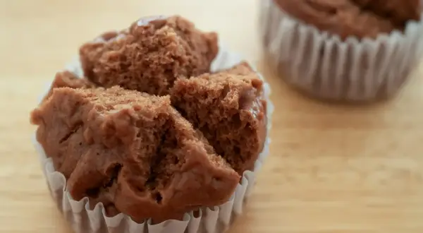 Ile piec babeczki? Sekrety puszystych muffinek bez zakalca.