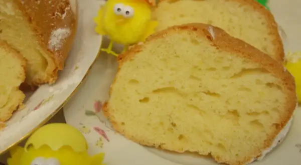 Puszysta babka z majonezem, sprawdzony przepis na wielkanocny stół. Idealna na święta!