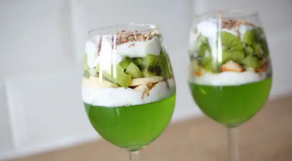 Dlaczego galaretka z kiwi nie tężeje? Poznaj proste rozwiązania!