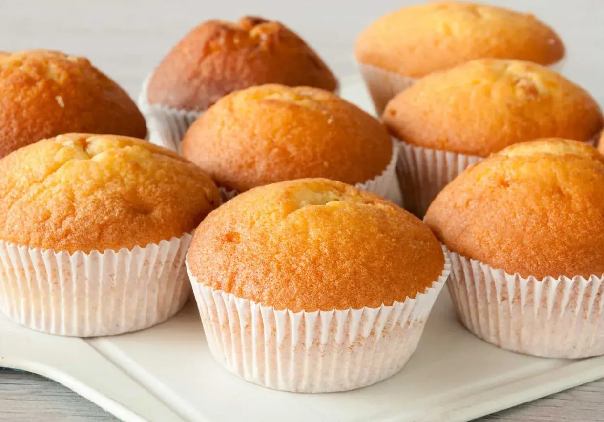 Wilgotne i puszyste muffinki, idealne na każdy dzień. Ten przepis na muffinki sprawi, że będą pyszne i domowe.
