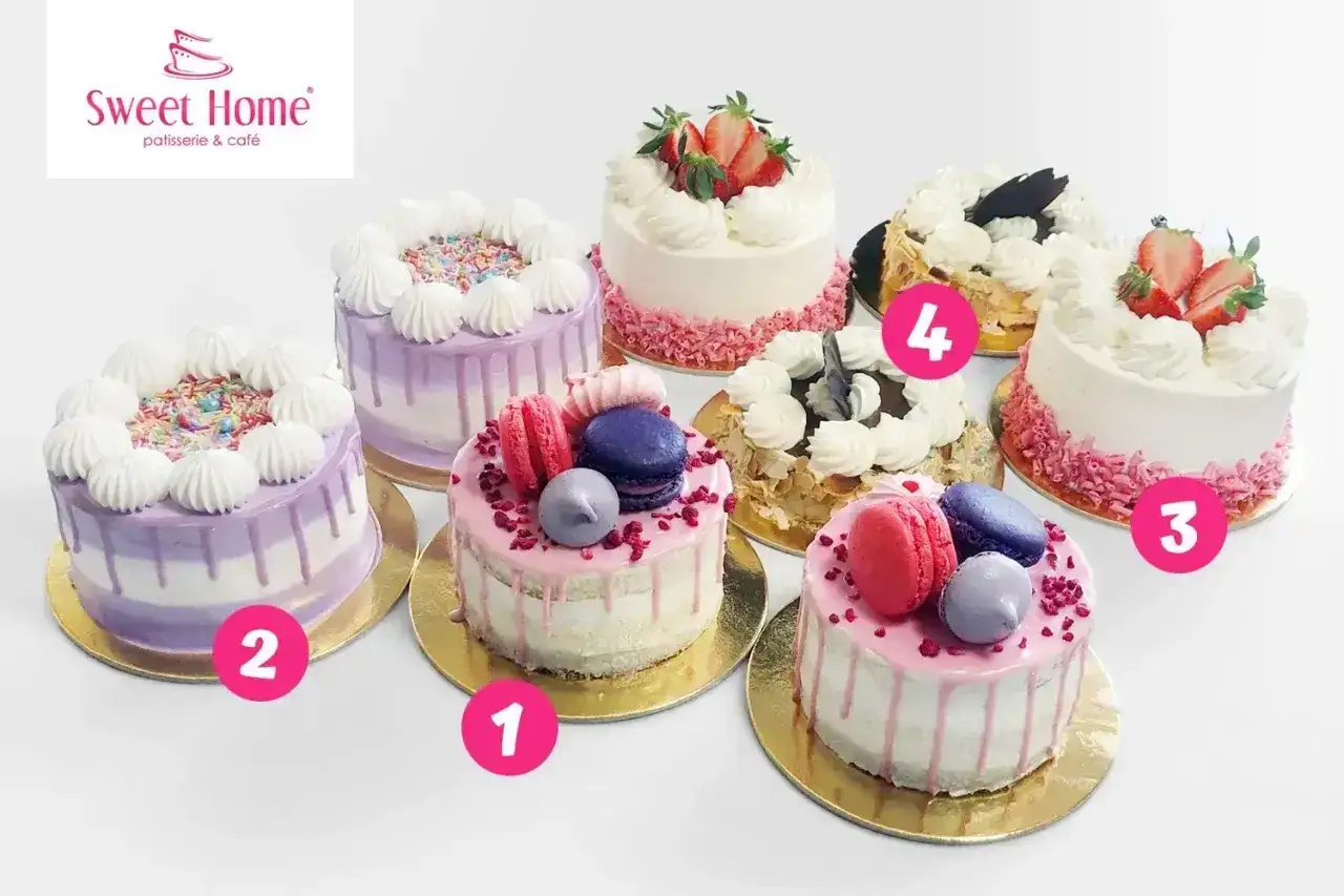 Urocze torty bento w pastelowych kolorach, ozdobione makaronikami i owocami. Idealne na małe świętowanie.